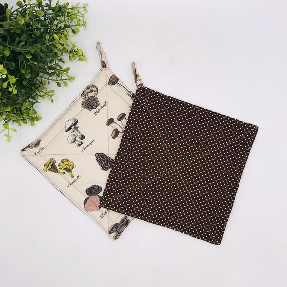 Trivet, Finger Hotpad, 2 Square Potholders, and Scrubbie, Mushrooms 5 Piece Set - Picture 7 of 8